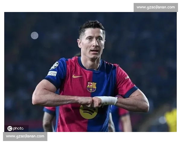 莱万创巴萨生涯收入新高！税后 1600 万欧元 + 双冠奖金成巅峰赛季