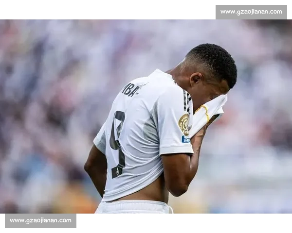 法媒预测巴黎世俱杯首发:K7 领衔青春三叉戟,登贝莱替补待命 法媒预测巴黎世俱杯首发:K7 领衔青春三叉戟,登贝莱替补待命