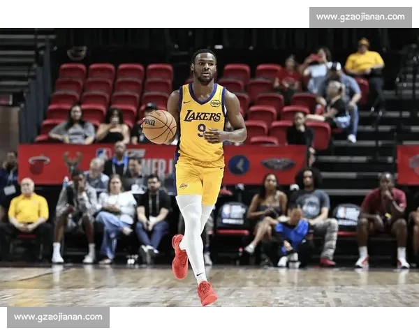 布朗尼杨瀚森梦幻联动！金牌训练师揭秘体能特训密码，夏联冲刺在即